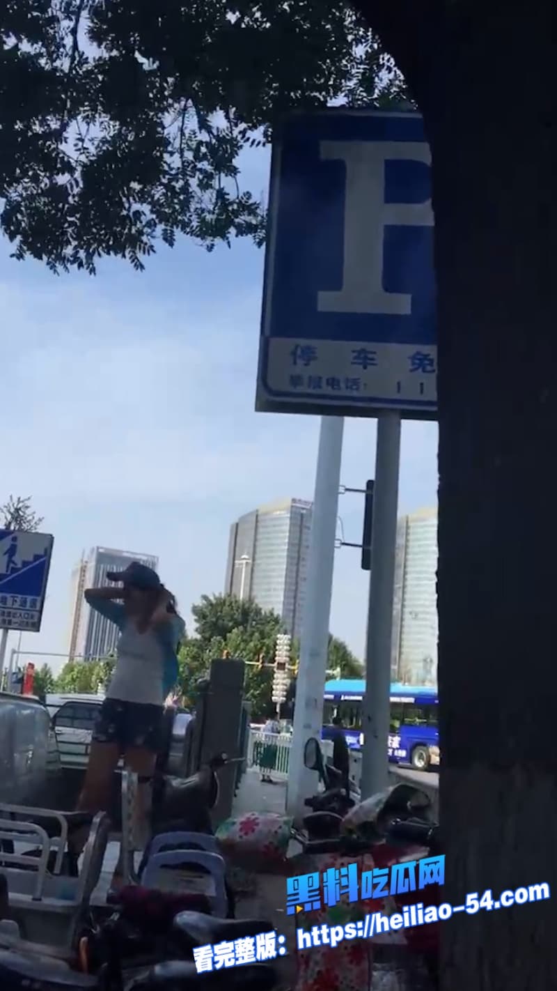 街射顶臀达叔公交车狂撸先街头怼臀涂鸦再上车爆射色胆包天太变态了 2