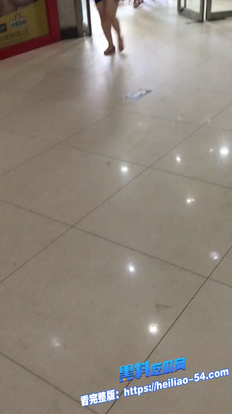 街射顶臀达叔公交车狂撸先街头怼臀涂鸦再上车爆射色胆包天太变态了 8