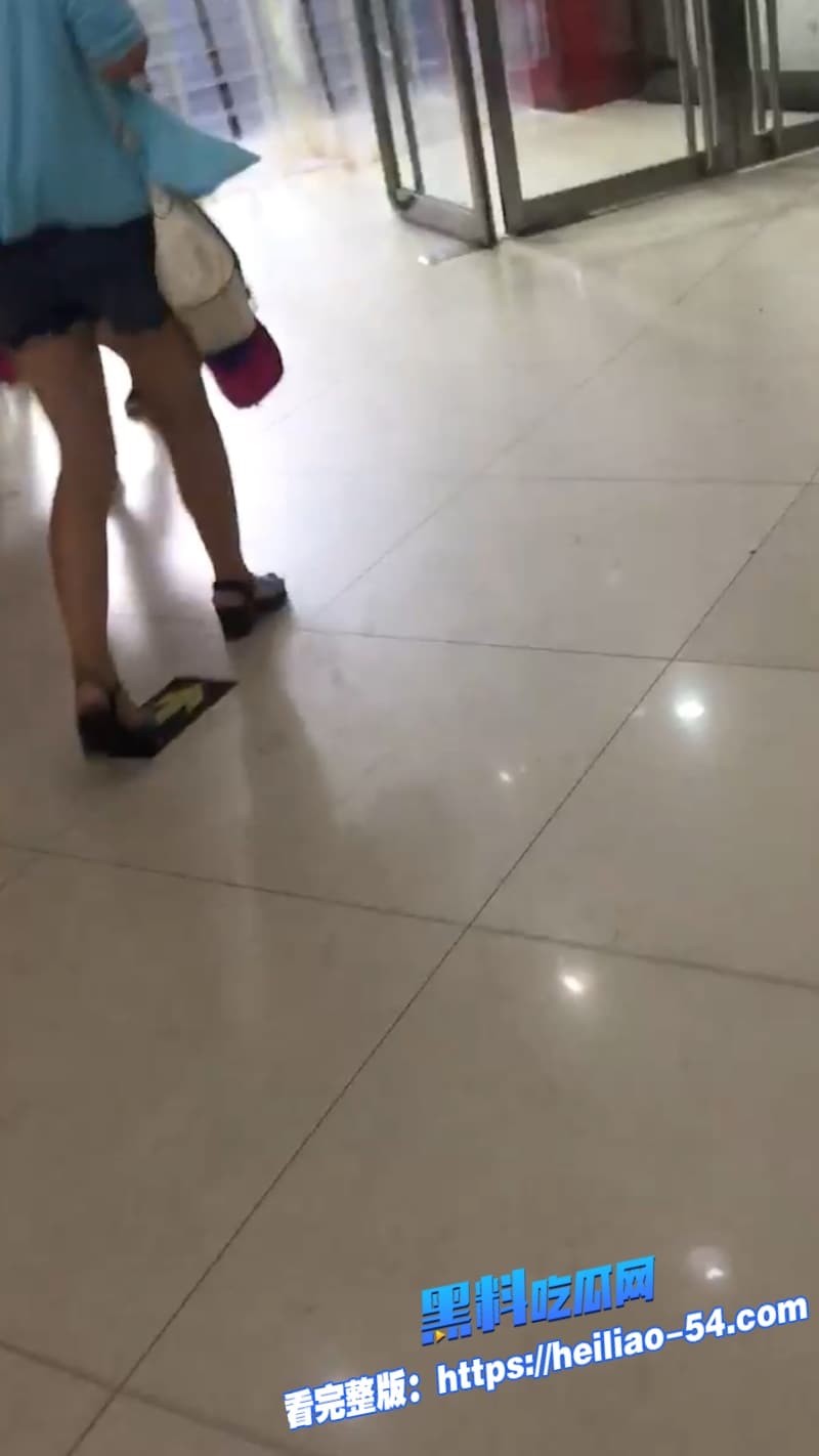 街射顶臀达叔公交车狂撸先街头怼臀涂鸦再上车爆射色胆包天太变态了 9