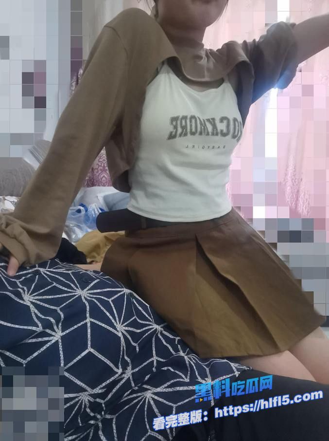 （第二期）老爸玩弄女儿不看？黑料原创父女乱伦连载！让女儿吃精液竟然说是美容养颜！ 图1