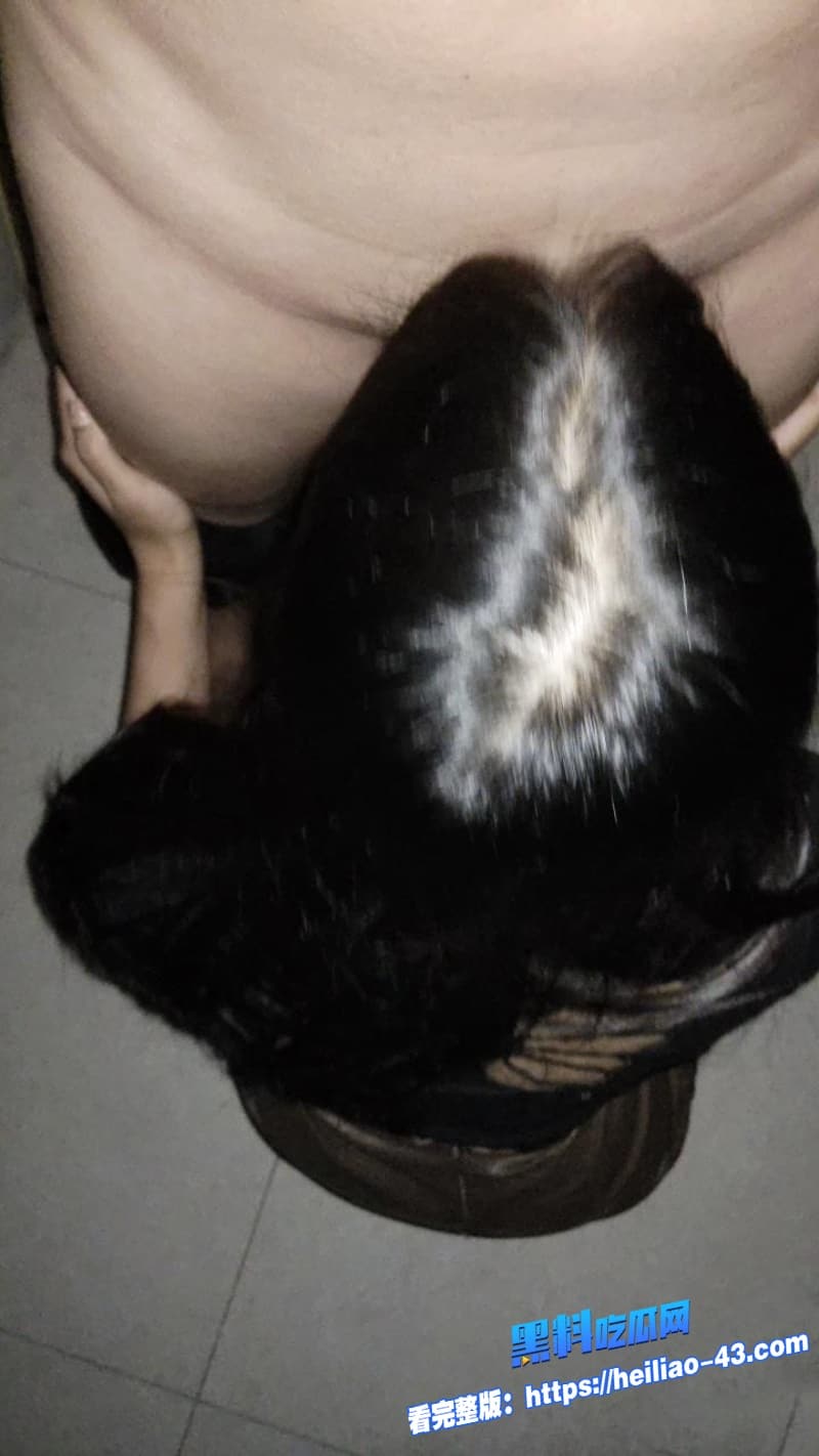 海角母子乱伦趁爸爸醉酒儿子当场爆操骚货黑丝妈妈9 海角母子乱伦趁爸爸醉酒儿子当场爆操骚货黑丝妈妈9