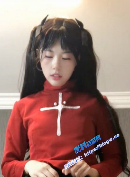 推特双马尾小萝莉 埋导演 扮演远坂凛 蜜穴蹲坐吞吐玻璃镜上的假屌 娇躯颤抖淫水四溅图3 推特双马尾小萝莉 埋导演 扮演远坂凛 蜜穴蹲坐吞吐玻璃镜上的假屌 娇躯颤抖淫水四溅图3