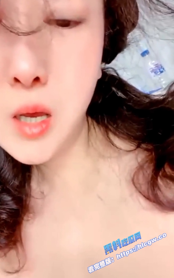 真实母子乱伦!妈妈给儿子深喉口交 被儿子爆操,一边对话一边性爱,淫乱至极,而且过程中爸爸还来视频电话 看的真实带感图4 真实母子乱伦!妈妈给儿子深喉口交 被儿子爆操,一边对话一边性爱,淫乱至极,而且过程中爸爸还来视频电话 看的真实带感图4