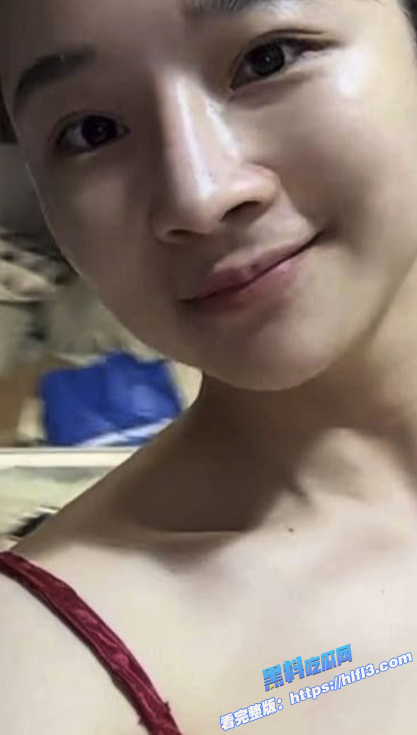 湖南极品少妇 吴侨雯 绿帽老公常年在外 淫妻在家与网友裸聊自慰 淫骚模样极其欠操！2