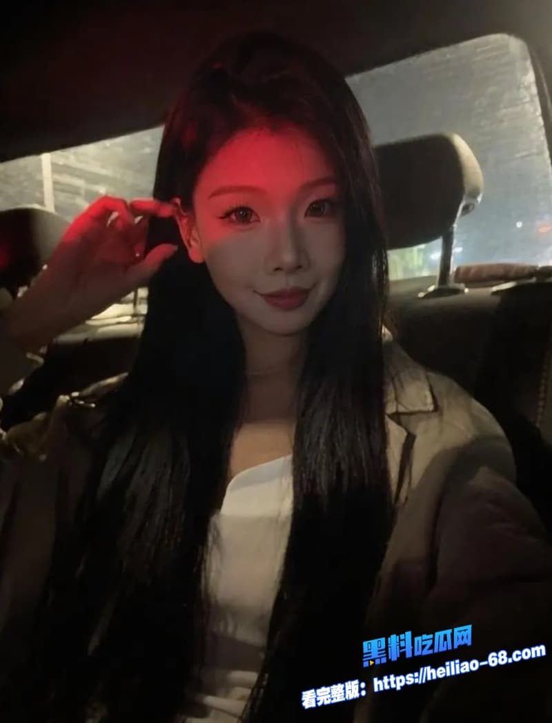 高颜值淫荡人妻被两个腹肌猛男前后夹击干到潮吹尖叫边被爆操边吃鸡场面彻底失控6