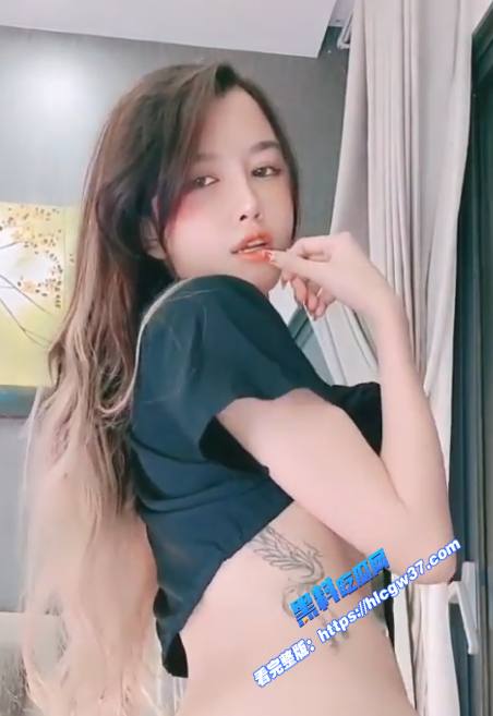 推特高颜值白虎女神宝宝吃不饱付费视频流出粉嫩小穴道具自慰让人看了简直离不开眼 图3