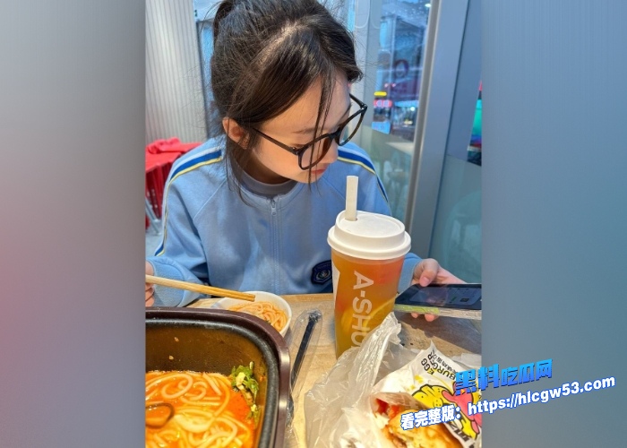 云盘泄密20岁清纯校园女神标准的初恋脸白月光粉粉嫩嫩的少女胴体被无套插入着实令人羡慕 图1WH700x500px