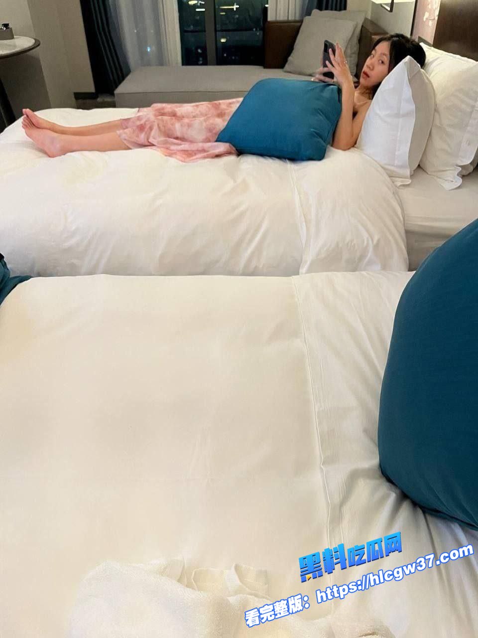 浙江极品大二学妹外表清纯内心反差与男友酒店开房调教捆绑无套做爱后入爆操极度淫荡 4