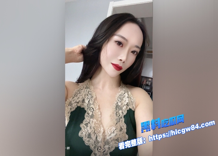 真实叔嫂乱伦嫂子偷情好弟弟蹲地舔屌口活满分站立后入椅子上骑坐抽插这对叔嫂真会玩8