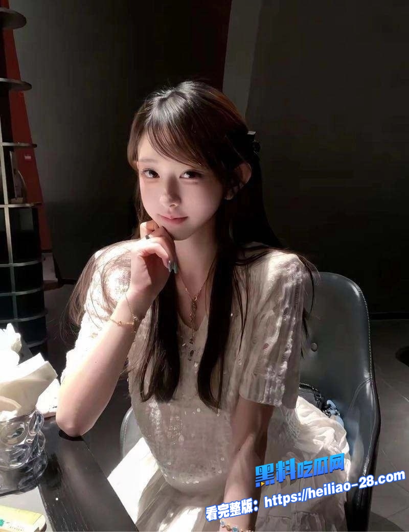 清纯jk小学妹福利视频曝光椅子上被金主撩裙猛操细腰嫩腿被撞得乱颤4 清纯jk小学妹福利视频曝光椅子上被金主撩裙猛操细腰嫩腿被撞得乱颤4