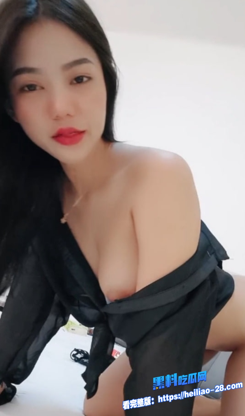 反差女神约炮视频曝光蜂腰巨乳还给自己的骚穴剃毛只为求炮友猛干1 反差女神约炮视频曝光蜂腰巨乳还给自己的骚穴剃毛只为求炮友猛干1