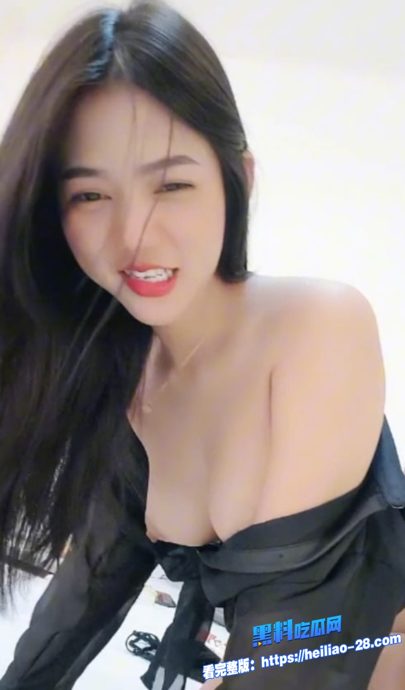 反差女神约炮视频曝光蜂腰巨乳还给自己的骚穴剃毛只为求炮友猛干3 反差女神约炮视频曝光蜂腰巨乳还给自己的骚穴剃毛只为求炮友猛干3