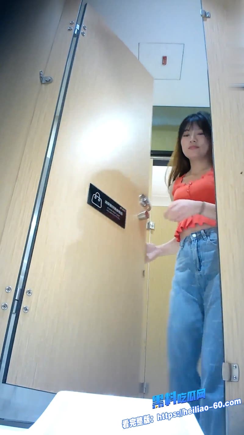 商场厕所偷拍多位高颜值美女厕所内全程被偷拍着性感美穴看的小编下面硬爆了12 商场厕所偷拍多位高颜值美女厕所内全程被偷拍着性感美穴看的小编下面硬爆了12
