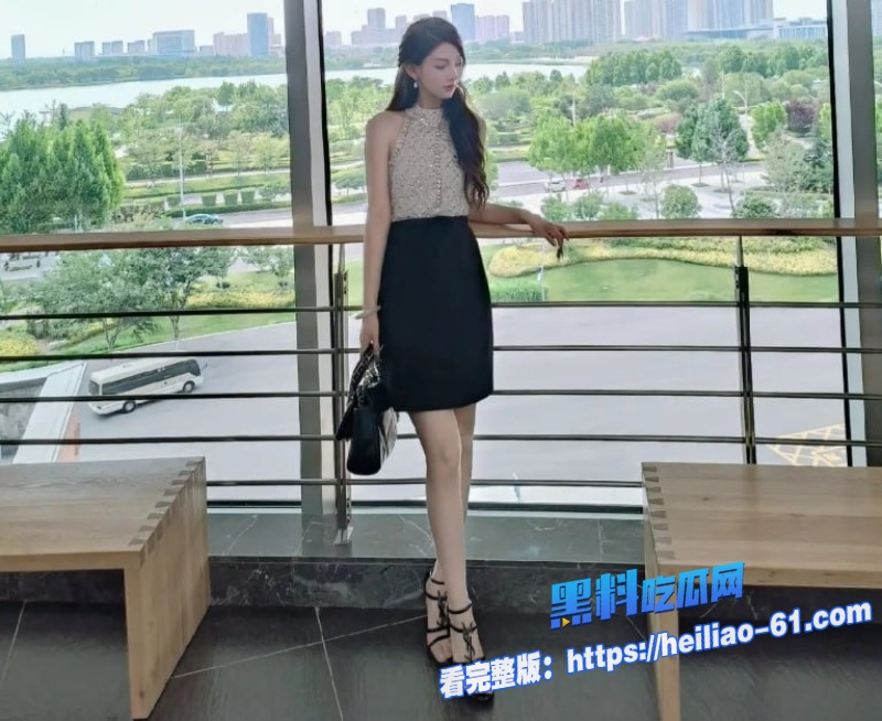 精神小妹精神小伙多人直播群啪太疯了超级劲爆群P现场直接开干1