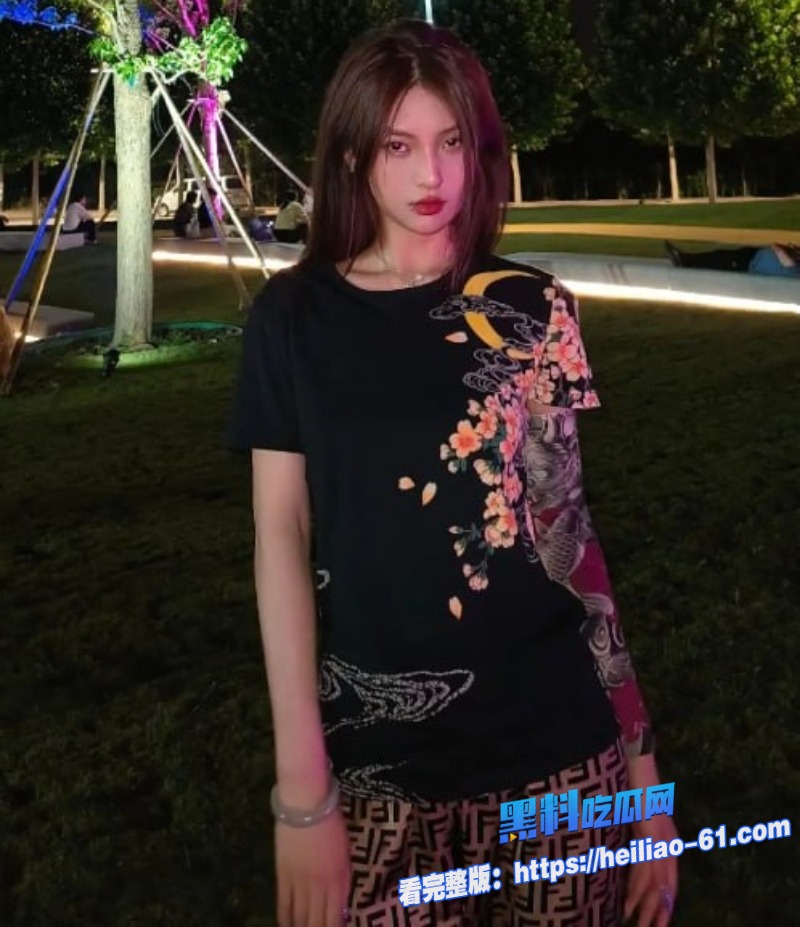 精神小妹精神小伙多人直播群啪太疯了超级劲爆群P现场直接开干3