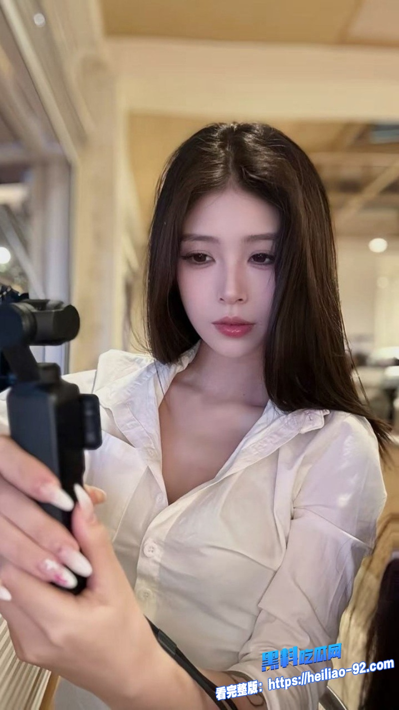 长腿美女主人黄金圣水调教1