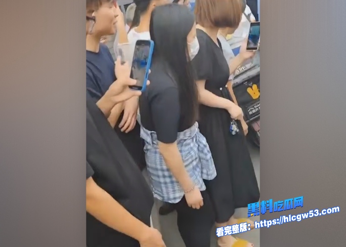 真实捉奸山东成武抓奸现场小三被打到倒地不起120都来了围观群众吃瓜吃爽了 图4WH700x500px 真实捉奸山东成武抓奸现场小三被打到倒地不起120都来了围观群众吃瓜吃爽了 图4WH700x500px