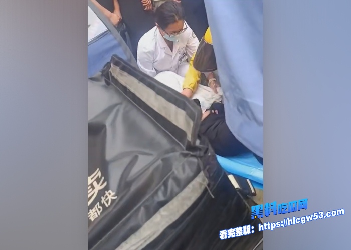 真实捉奸山东成武抓奸现场小三被打到倒地不起120都来了围观群众吃瓜吃爽了 图8WH700x500px 真实捉奸山东成武抓奸现场小三被打到倒地不起120都来了围观群众吃瓜吃爽了 图8WH700x500px
