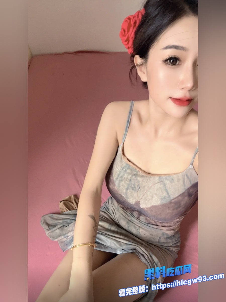 小叔子看到嫂子在阳台晒太阳 1