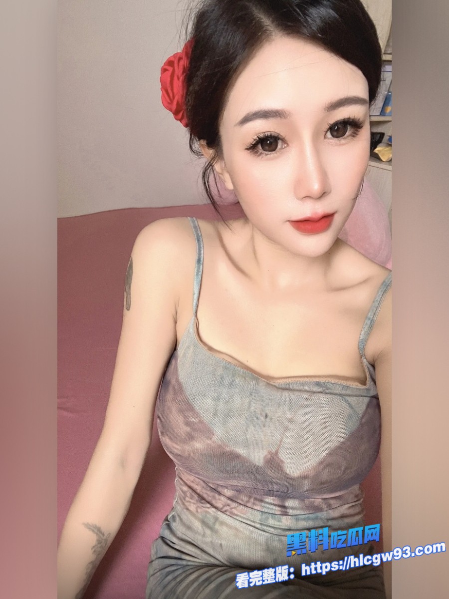 小叔子看到嫂子在阳台晒太阳 6