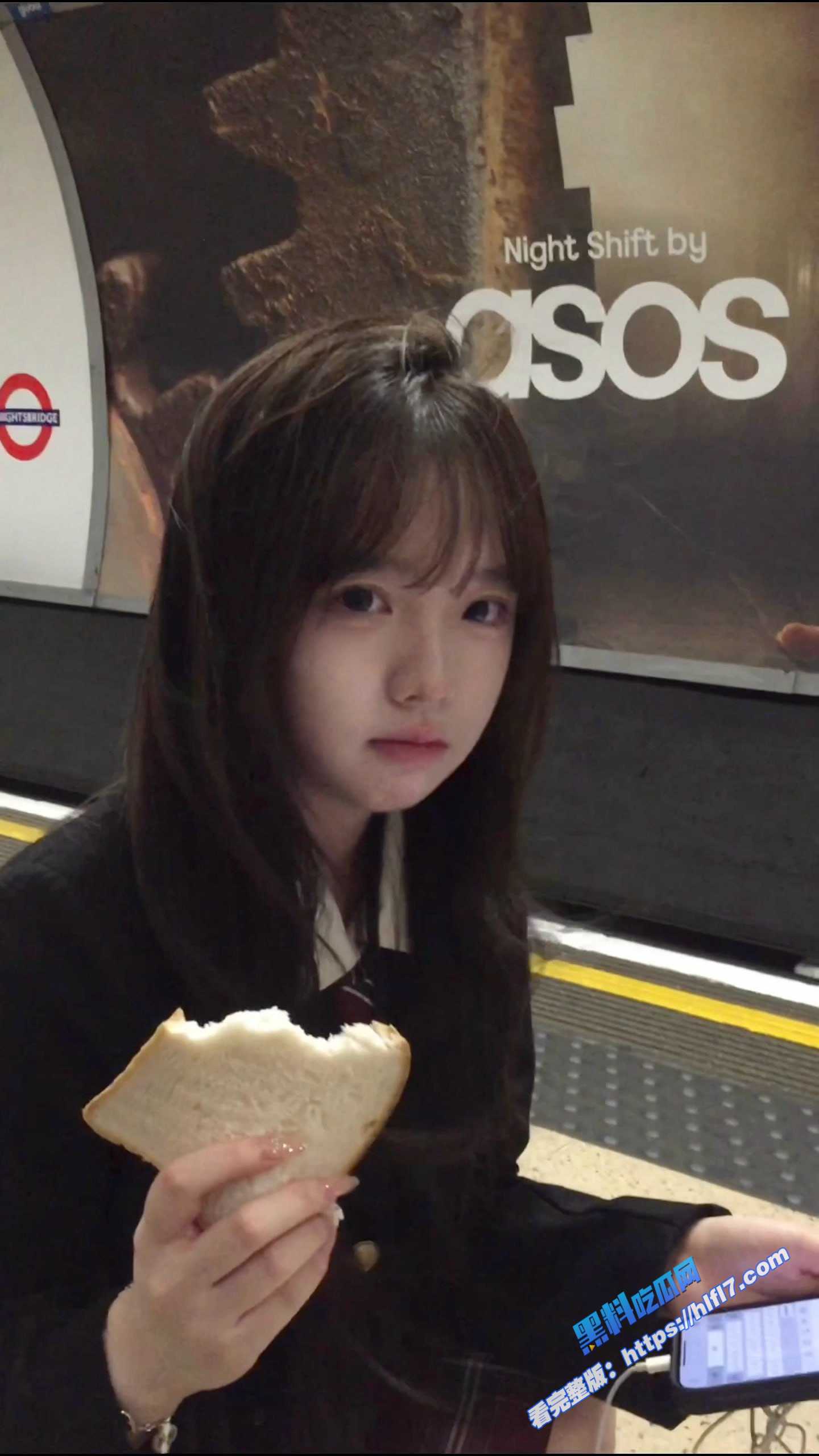 推特福利姬网红小猫亲亲 青春美少女气质清新 实则反差十足 热辣裸舞引爆全场！4