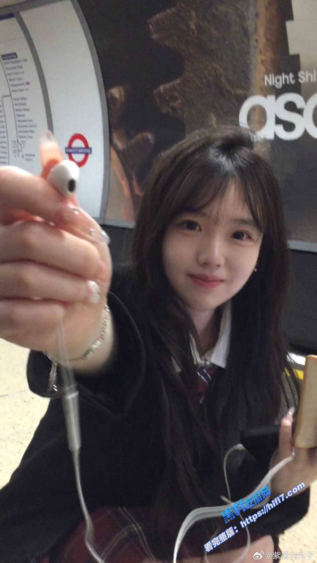 推特福利姬网红小猫亲亲 青春美少女气质清新 实则反差十足 热辣裸舞引爆全场！6