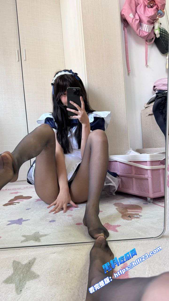 JK水手服加黑丝袜！颜值不错的学生 大眼睛非常有气质的妹子 私下里多角度自拍流出 图26