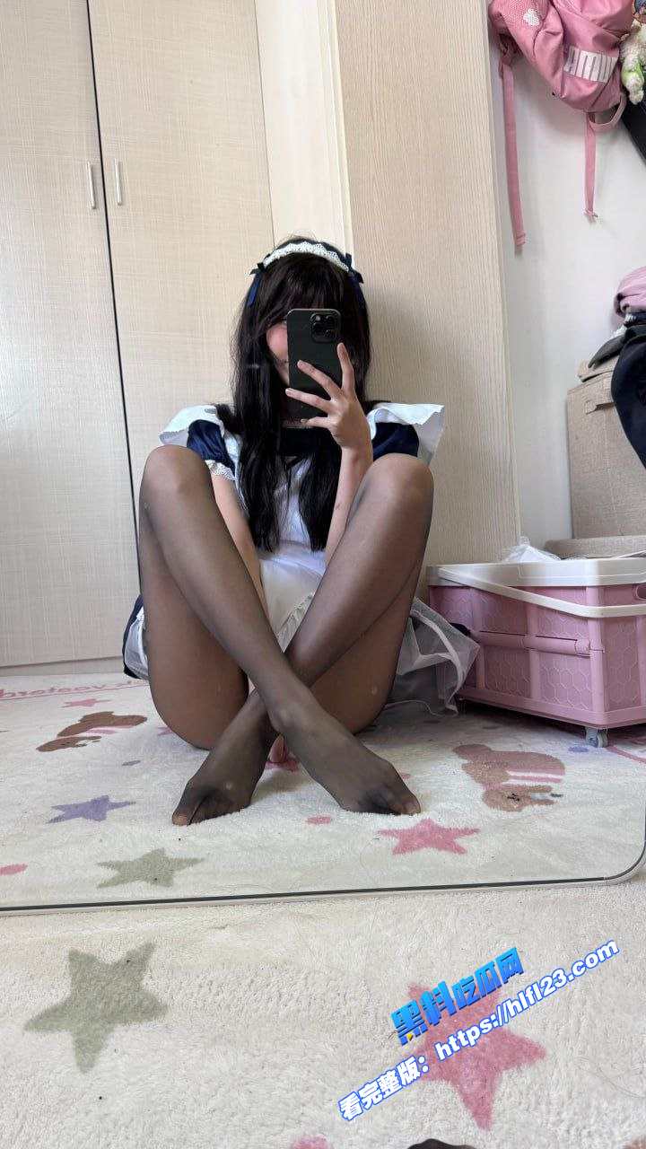 JK水手服加黑丝袜！颜值不错的学生 大眼睛非常有气质的妹子 私下里多角度自拍流出 图27