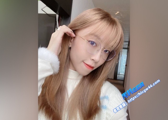 极品萝莉眼镜学生妹被富二代包养酒店调教视频流出情趣内衣配丝袜骑乘后入爆操简直骚的不行 图1WH700x500px
