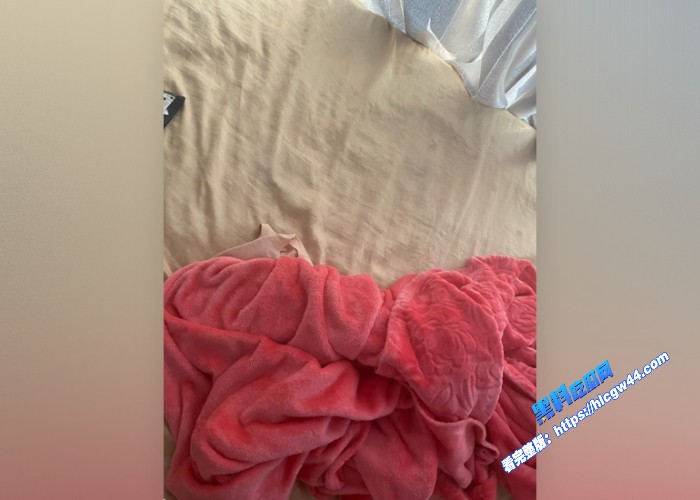 真实母子乱伦真实小王子最近大火拿着老妈的内裤打飞机被发现啦 图4WH700x500px 真实母子乱伦真实小王子最近大火拿着老妈的内裤打飞机被发现啦 图4WH700x500px