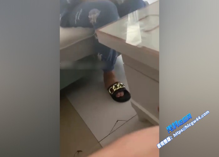 真实母子乱伦真实小王子最近大火拿着老妈的内裤打飞机被发现啦 图6WH700x500px 真实母子乱伦真实小王子最近大火拿着老妈的内裤打飞机被发现啦 图6WH700x500px