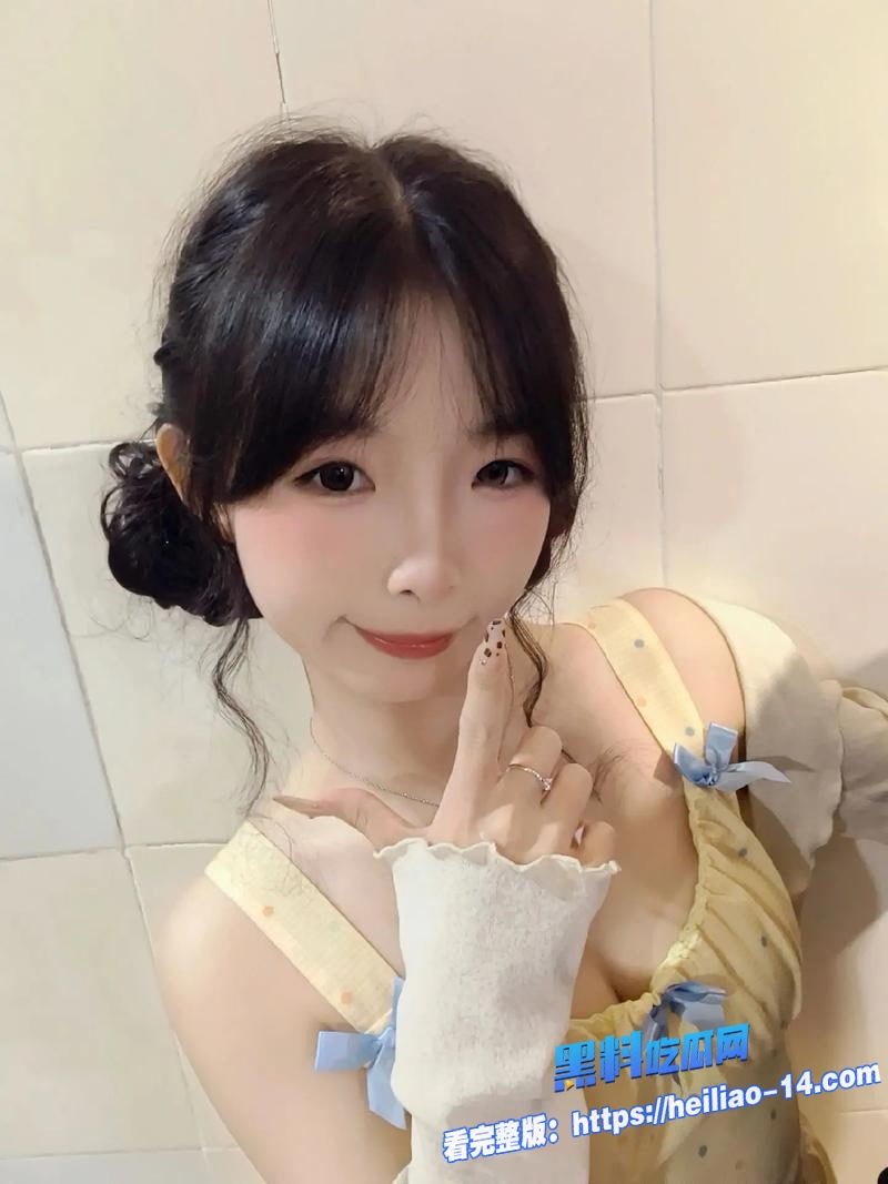 推特顶级福利姬琳崽母狗趴床沦为金主爸爸的专属榨精工具4