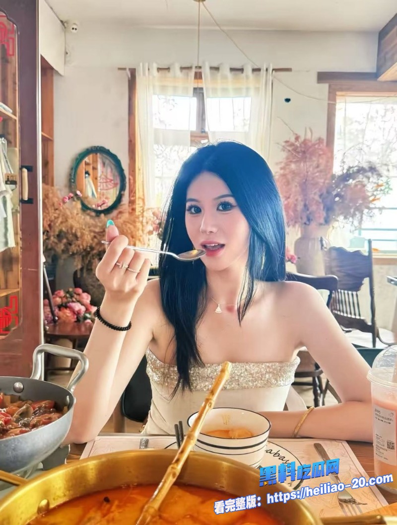 清纯白嫩美少女甜美系天花板撅起屁股一副淫荡求肏的反差骚样与男友性爱私拍视频流出 3