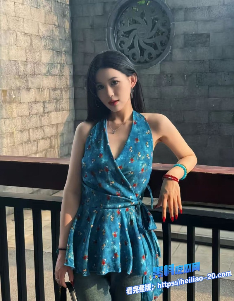 清纯白嫩美少女甜美系天花板撅起屁股一副淫荡求肏的反差骚样与男友性爱私拍视频流出 5