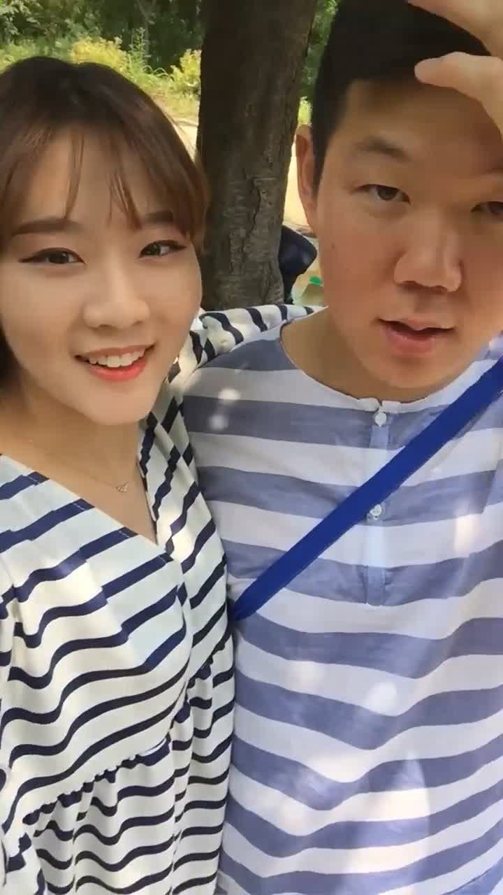 颜值不错的棒子美女和猥琐男友旅游开房自拍泄密！
