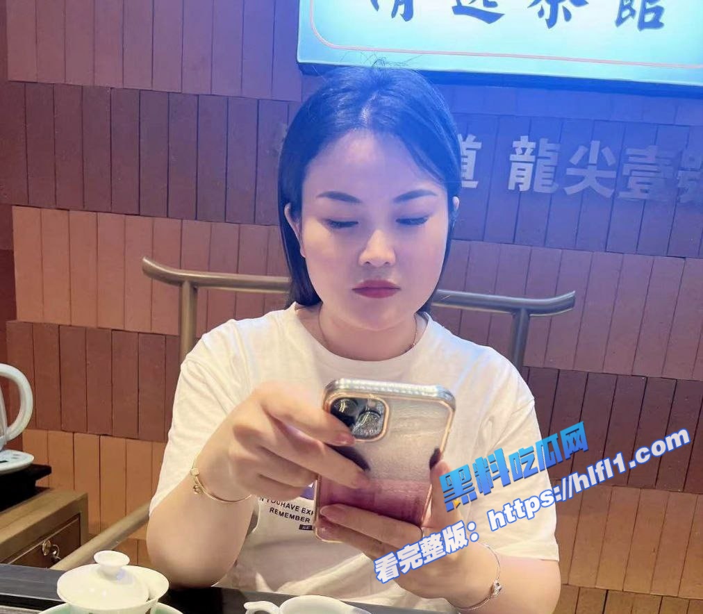 福建泉州清逸茶馆老板娘出轨 跟牌友打牌打到床上 性瘾极大 绿帽老公将骚货曝光！9
