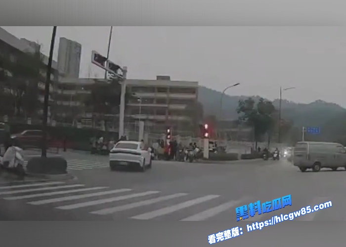 全网热议央媒报道湖北十堰重庆路小学门口惨案汽车撞人伤亡惨重完整现场画面流出祖国花朵们就这样给疯子摧残了 6 全网热议央媒报道湖北十堰重庆路小学门口惨案汽车撞人伤亡惨重完整现场画面流出祖国花朵们就这样给疯子摧残了 6