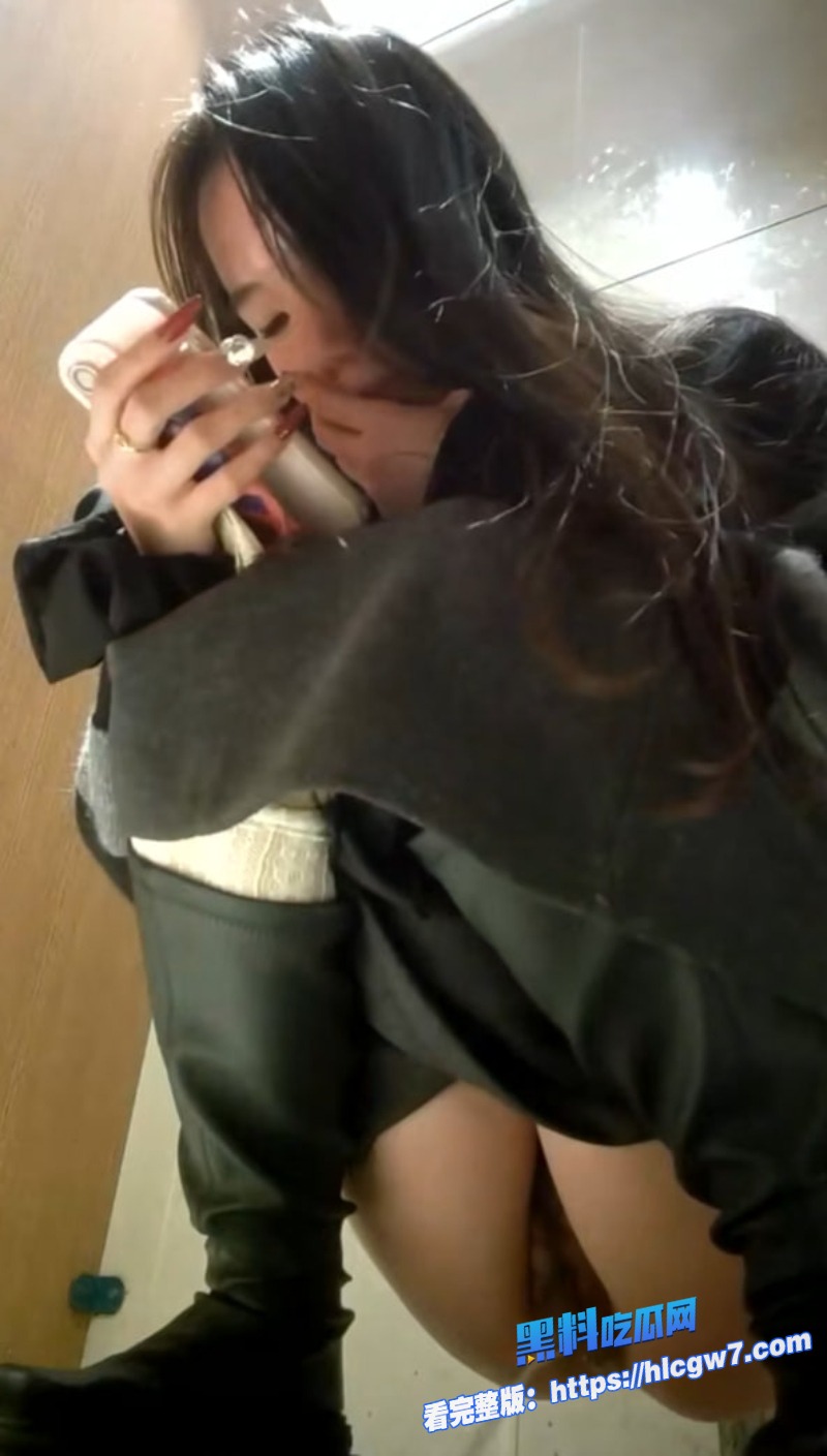 精品酒吧女厕高清偷拍多位醉酒小姐姐尿一半呕吐昏睡摔倒全程翻车高能7 精品酒吧女厕高清偷拍多位醉酒小姐姐尿一半呕吐昏睡摔倒全程翻车高能7