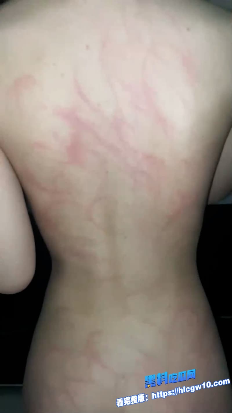 闷骚清纯女友镜头前害羞到不敢看一握小蛮腰骑乘狂扭忍不住喊操死我太反差了3 闷骚清纯女友镜头前害羞到不敢看一握小蛮腰骑乘狂扭忍不住喊操死我太反差了3