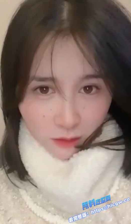 推特高颜值御姐风骚口交 身材纤细无多余赘肉 一双黑丝大长腿很吸睛！图1