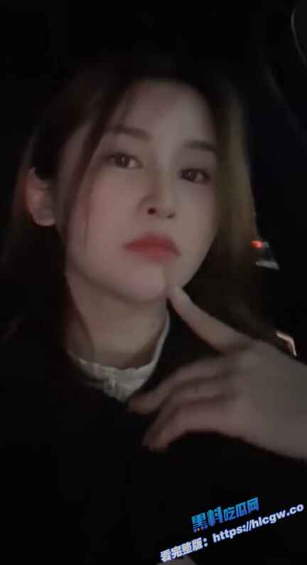 推特高颜值御姐风骚口交 身材纤细无多余赘肉 一双黑丝大长腿很吸睛！图3