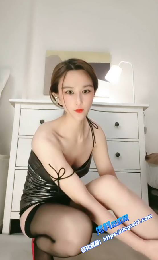 极品身材长腿高跟御姐少妇在职白领丝袜一字马自慰掰穴扣逼十足的诱惑 图2 极品身材长腿高跟御姐少妇在职白领丝袜一字马自慰掰穴扣逼十足的诱惑 图2