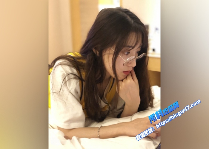 极品眼镜妹反差婊合集各种角度口爆鸡鸡被后入爆操果然眼镜妹是最反差的 图1WH700x500px