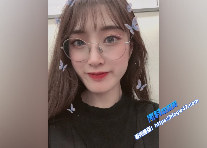 极品眼镜妹反差婊合集各种角度口爆鸡鸡被后入爆操果然眼镜妹是最反差的 图5WH700x500px
