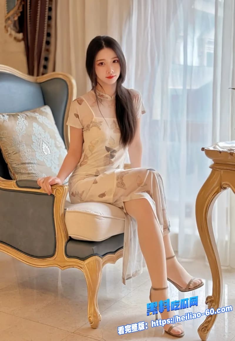 真实家庭乱伦姐夫撞见正在自慰的小姨子随后紫睡裙撩起疯狂后入抽插全程高能看完直呼过瘾4