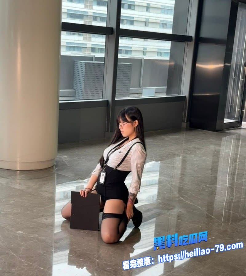 推特网红卯哥电钻门后直接卖自己白虎名器倒模纯欲反差脸看的人根本顶不住3