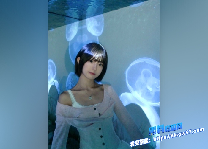 山东济南艺术学院眼镜婊清纯外表，私下秒变骚贱母狗，被金主抽插骚穴骚逼表达出对性爱的极致渴望 2