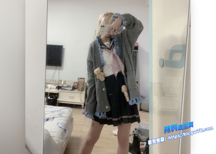 丰满嫂子的丝足鉴赏！美腿骚穴 气质挺不错的，图    14.15.42