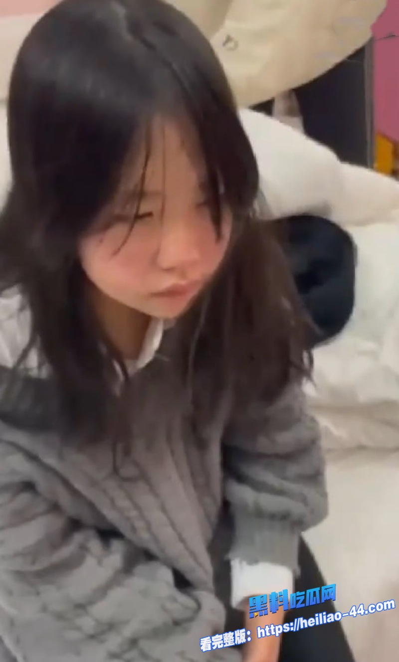 江苏无锡王美成被精神小妹霸凌后惨遭强迫被迫跟大叔做爱操到崩溃3