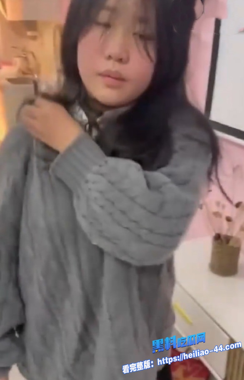 江苏无锡王美成被精神小妹霸凌后惨遭强迫被迫跟大叔做爱操到崩溃4